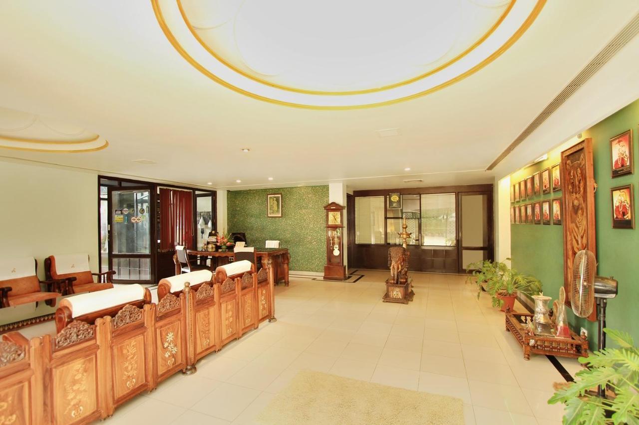 Royal Inn Mysore Buitenkant foto