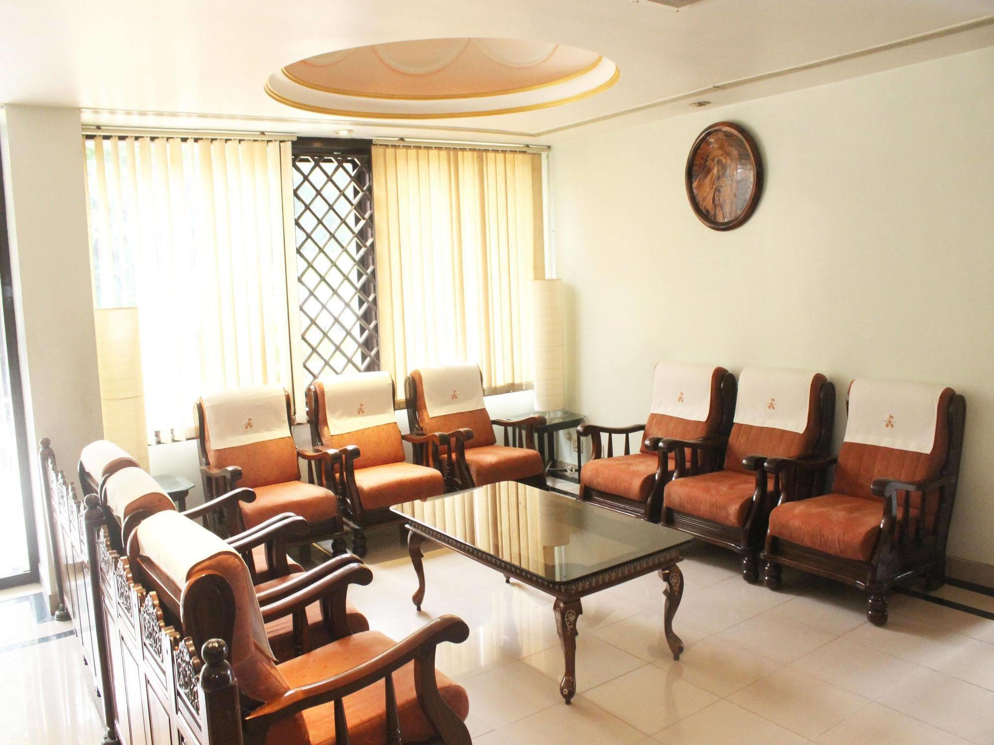 Royal Inn Mysore Buitenkant foto