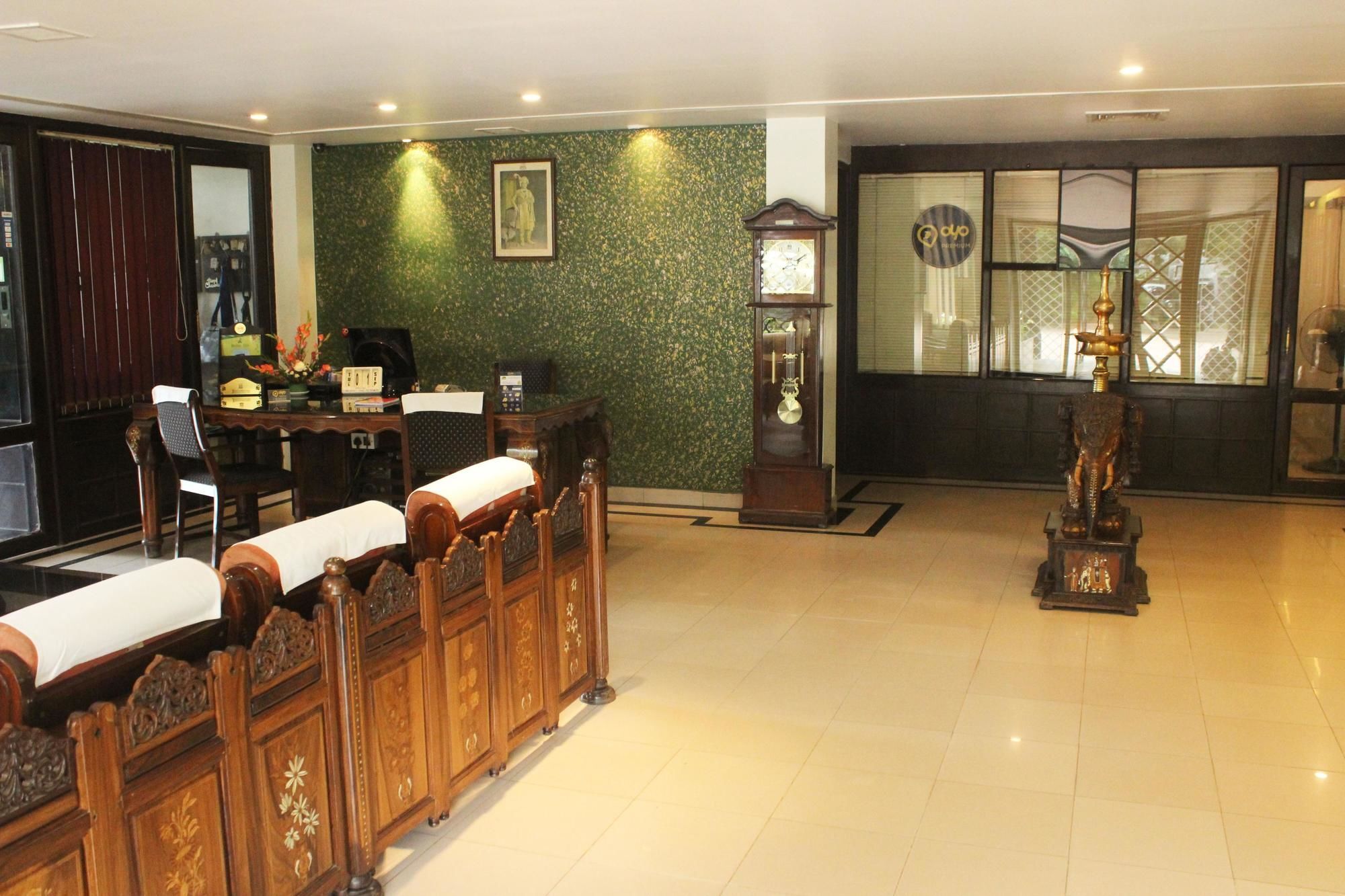 Royal Inn Mysore Buitenkant foto