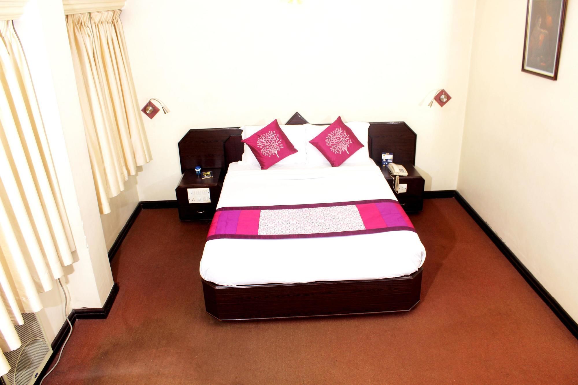 Royal Inn Mysore Buitenkant foto